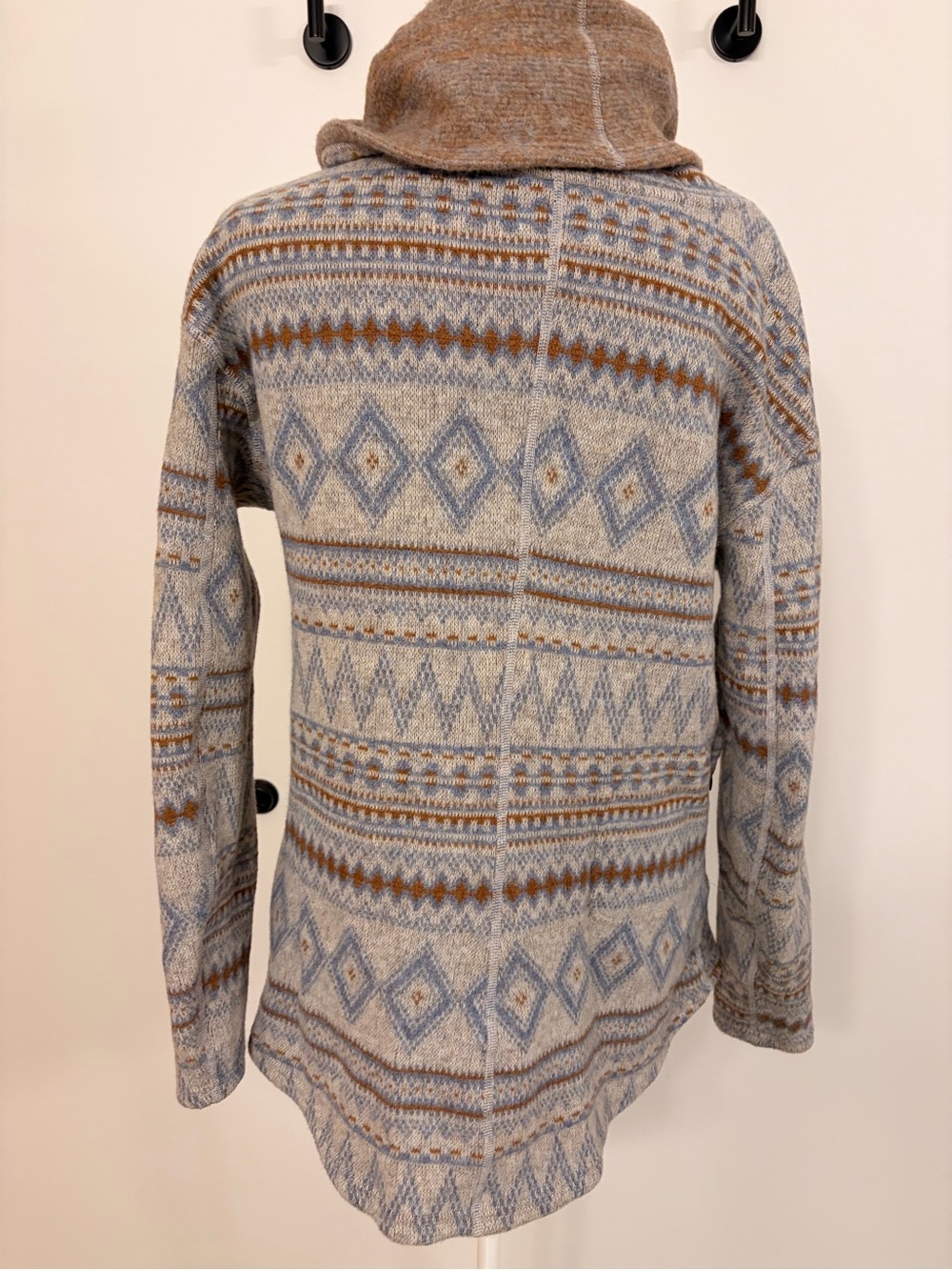 Smartwool Cowl Neck Fair Isle Sweater in Beige and Blue, wool blend, medium - Picture 3 of 5
